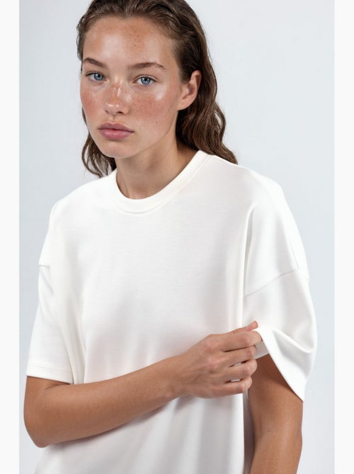 T-shirt in maglia oversize con girocollo effetto modal hiccup - Kiabi T-shirt in maglia oversize con girocollo effetto modal hiccup - Kiabi