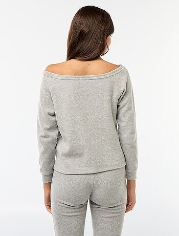 T-shirt in maglia peluche con scollo a barchetta
