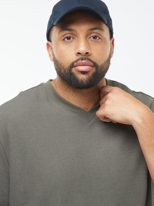 T-shirt in maglia testurizzata e scollo a V - Kiabi