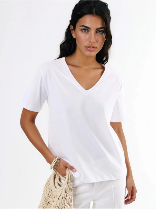 T-shirt in maglia tinta unita con scollo a v busem - Kiabi T-shirt in maglia tinta unita con scollo a v busem - Kiabi