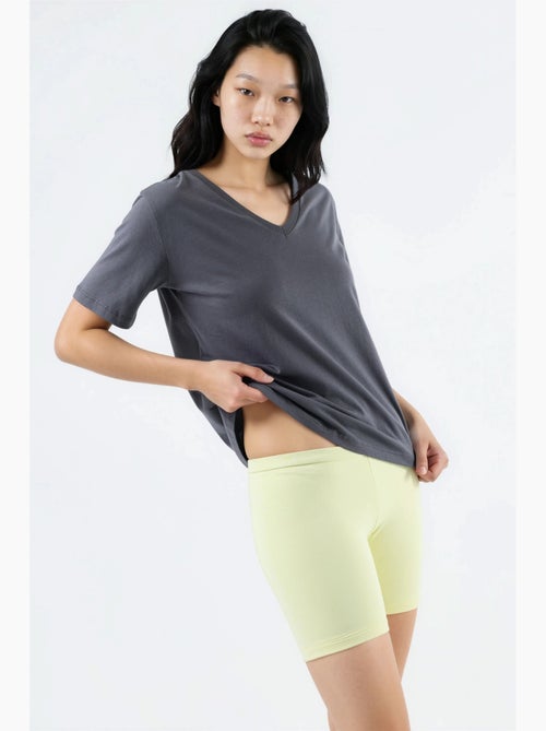 T-shirt in maglia tinta unita con scollo a v busem - Kiabi T-shirt in maglia tinta unita con scollo a v busem - Kiabi
