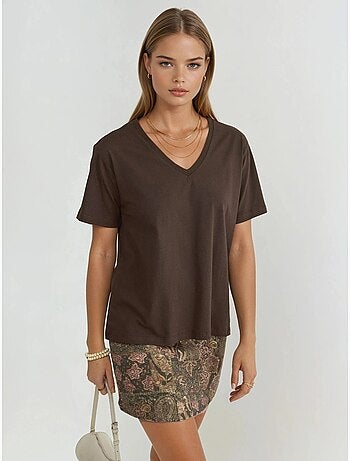 T-shirt in maglia tinta unita con scollo a v busem