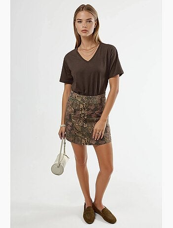 T-shirt in maglia tinta unita con scollo a v busem