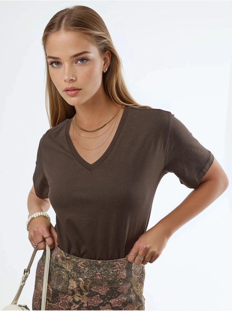 T-shirt in maglia tinta unita con scollo a v busem Marrone cioccolato - Kiabi