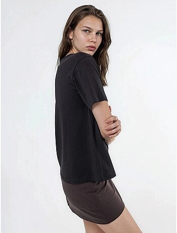 T-shirt in maglia tinta unita con scollo a v busem