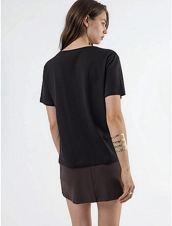 T-shirt in maglia tinta unita con scollo a v busem