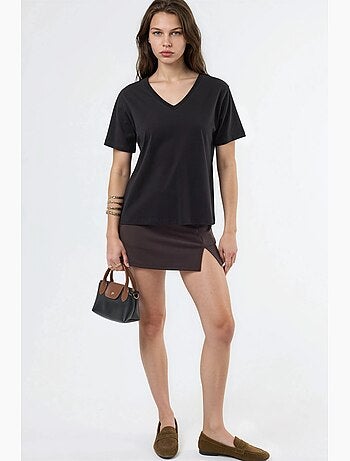 T-shirt in maglia tinta unita con scollo a v busem