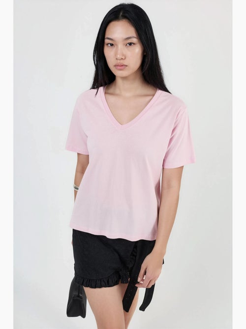 T-shirt in maglia tinta unita con scollo a v busem - Kiabi T-shirt in maglia tinta unita con scollo a v busem - Kiabi