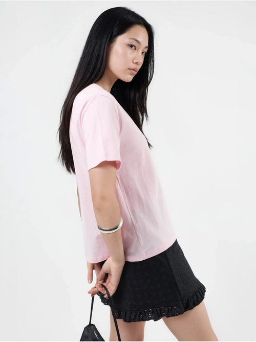 T-shirt in maglia tinta unita con scollo a v busem - Kiabi T-shirt in maglia tinta unita con scollo a v busem - Kiabi