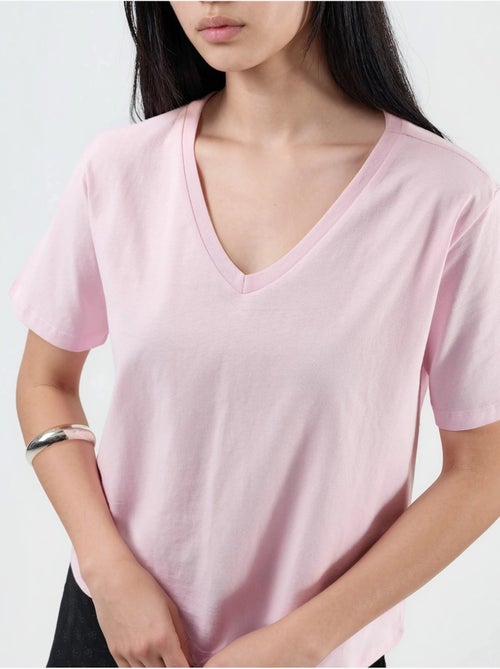 T-shirt in maglia tinta unita con scollo a v busem - Kiabi T-shirt in maglia tinta unita con scollo a v busem - Kiabi