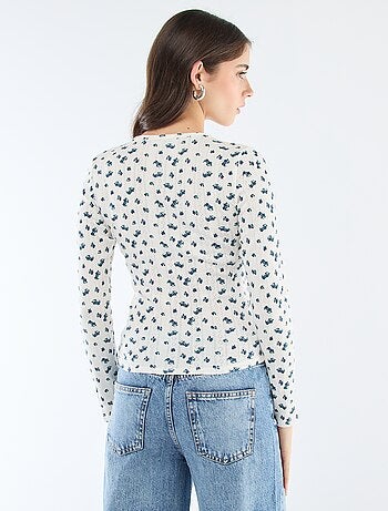 T-shirt in maglia traforata a fiori