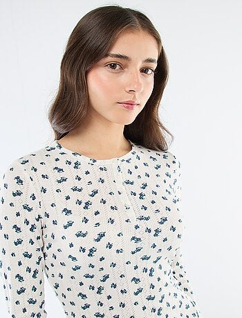 T-shirt in maglia traforata a fiori