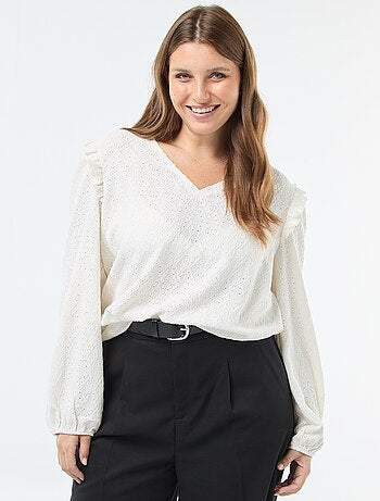 T-shirt in maglia traforata con spalle a volant