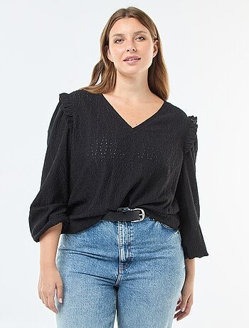 T-shirt in maglia traforata con spalle a volant