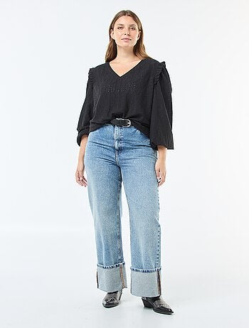 T-shirt in maglia traforata con spalle a volant