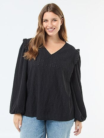 T-shirt in maglia traforata con spalle a volant