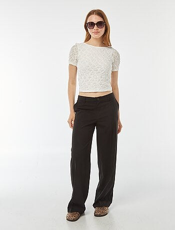 T-shirt in pizzo con schiena scoperta