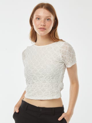 T-shirt in pizzo con schiena scoperta