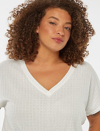 T-shirt in tessuto goffrato e traforato a maniche corte