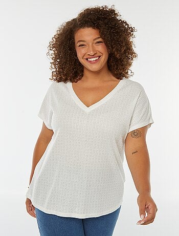 T-shirt in tessuto goffrato e traforato a maniche corte