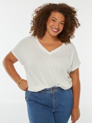 T-shirt in tessuto goffrato e traforato a maniche corte