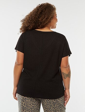 T-shirt in tessuto goffrato e traforato a maniche corte