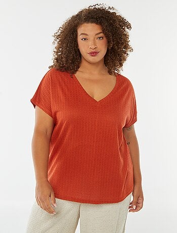 T-shirt in tessuto goffrato e traforato a maniche corte