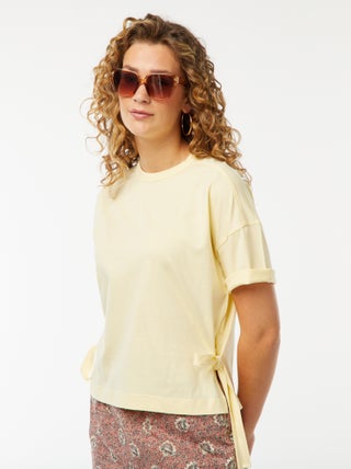 T-shirt larga con fiocchi