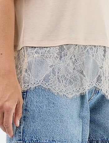 T-shirt leggero con bordo in pizzo