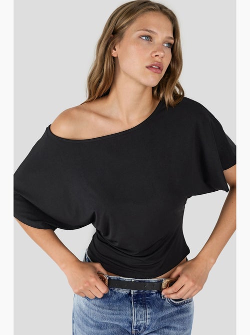 T-shirt loose fit con scollo a barca hiccup - Kiabi T-shirt loose fit con scollo a barca hiccup - Kiabi