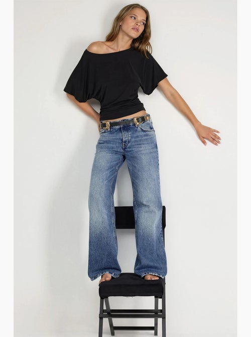 T-shirt loose fit con scollo a barca hiccup - Kiabi T-shirt loose fit con scollo a barca hiccup - Kiabi