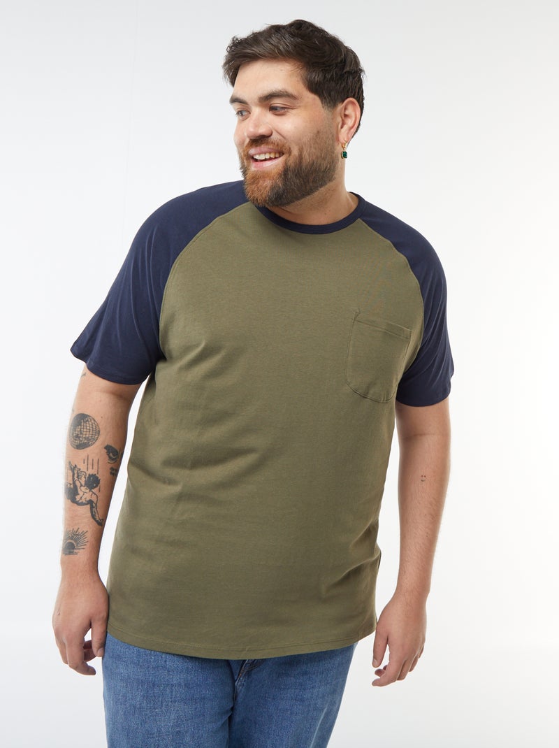 T-shirt maniche corte raglan con tasca sul petto Kaki - Kiabi