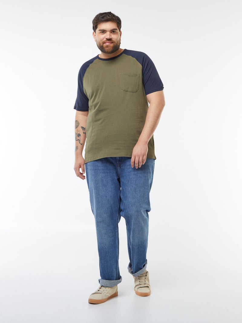 T-shirt maniche corte raglan con tasca sul petto Kaki - Kiabi