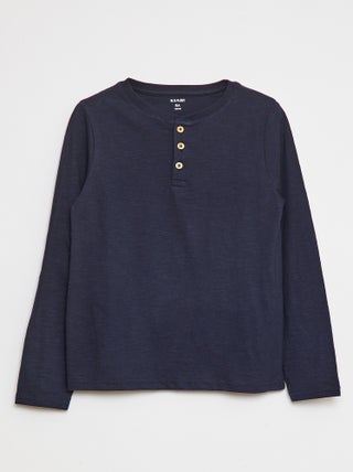 T-shirt maniche lunghe e collo serafino