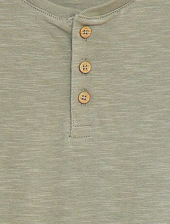 T-shirt maniche lunghe e collo serafino