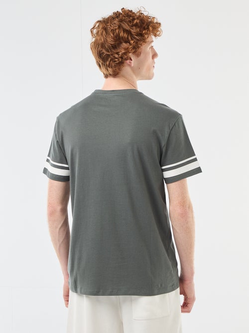 T-shirt 'One Piece' in cotone tinta unita con righe sulle maniche - Kiabi