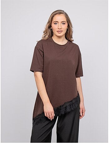 T-shirt oversize asimmetrica con bordo in pizzo forinel