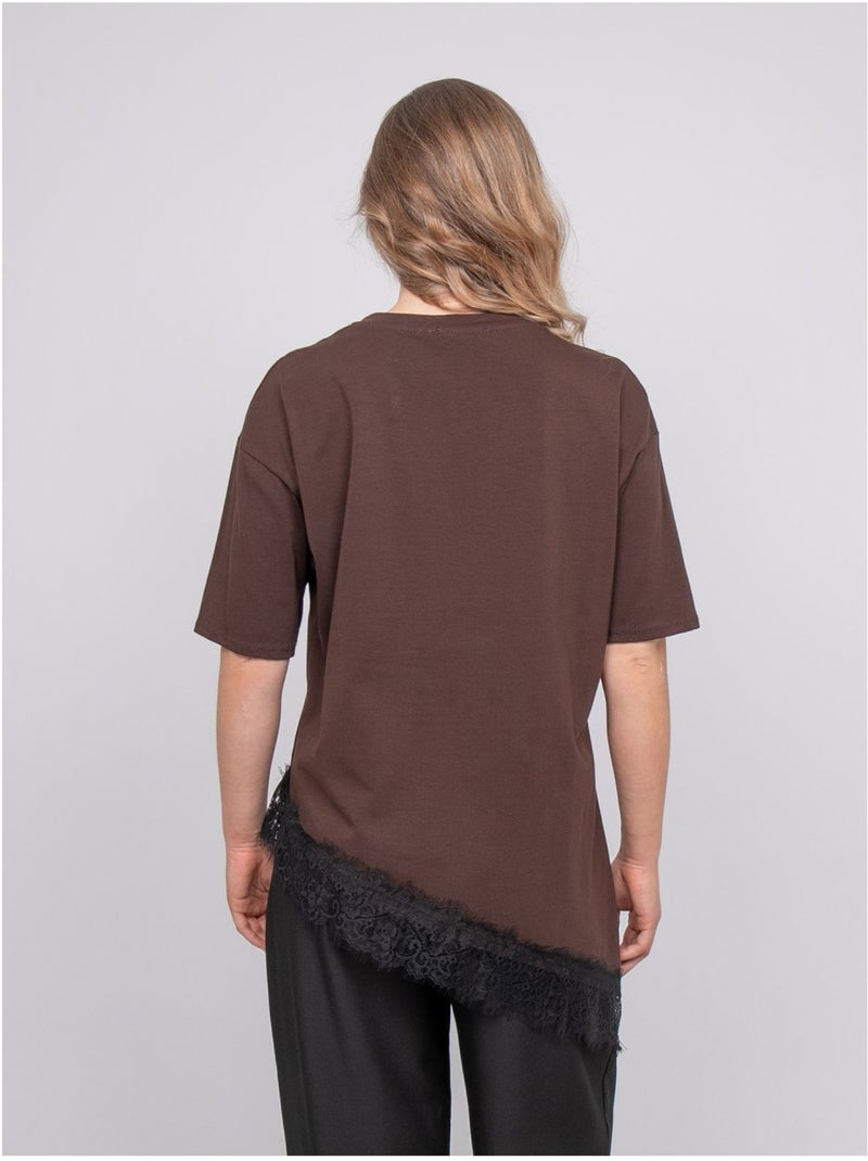 T-shirt oversize asimmetrica con bordo in pizzo forinel Marrone - Kiabi
