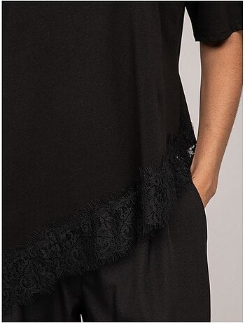 T-shirt oversize asimmetrica con bordo in pizzo forinel