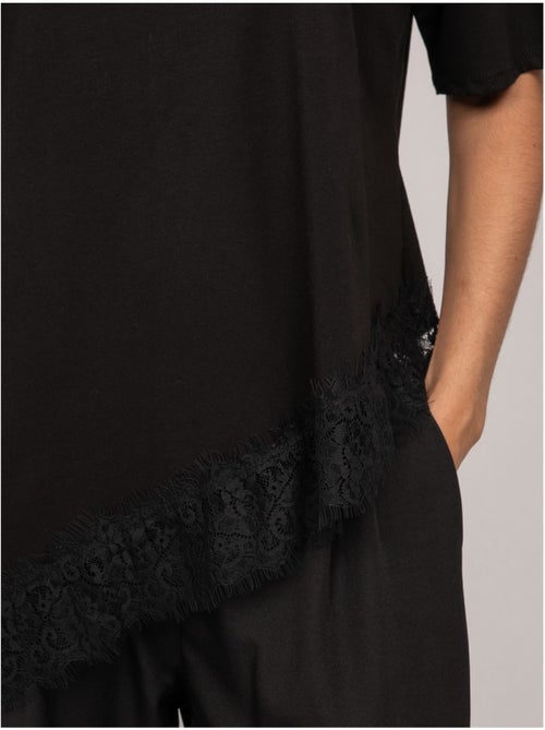 T-shirt oversize asimmetrica con bordo in pizzo forinel - Kiabi T-shirt oversize asimmetrica con bordo in pizzo forinel - Kiabi
