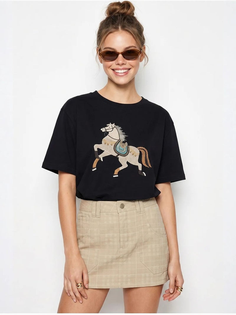 T-shirt oversize con ricamo e paillettes, girocollo lucci Nero - Kiabi