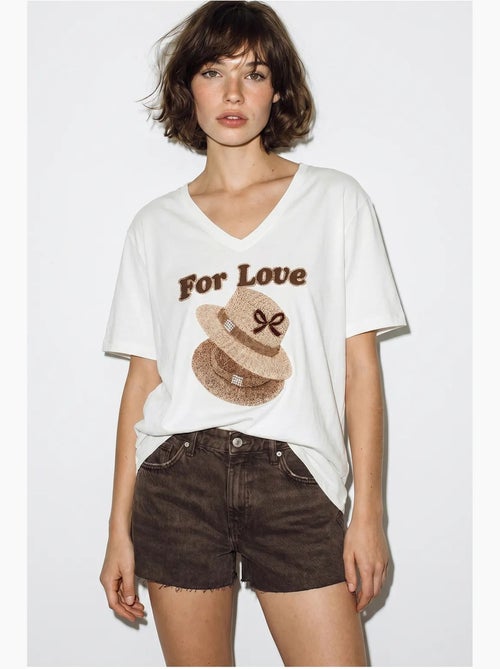 T-shirt oversize con scollo a v e stampa lucci - Kiabi T-shirt oversize con scollo a v e stampa lucci - Kiabi