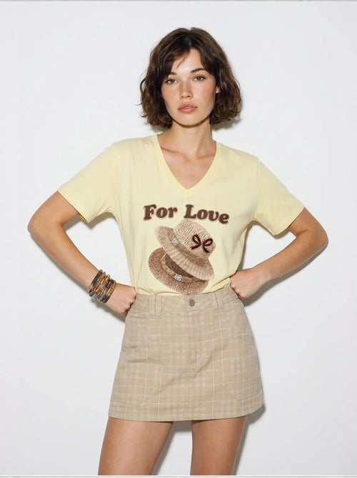 T-shirt oversize con scollo a v e stampa lucci - Kiabi T-shirt oversize con scollo a v e stampa lucci - Kiabi