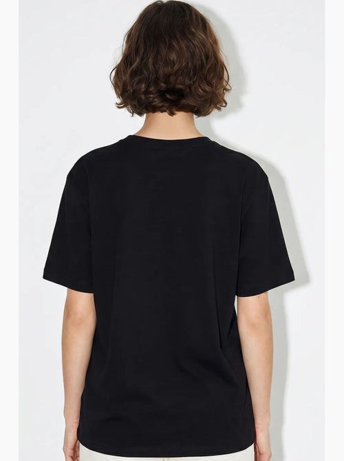 T-shirt oversize con scollo a v e stampa lucci - Kiabi T-shirt oversize con scollo a v e stampa lucci - Kiabi
