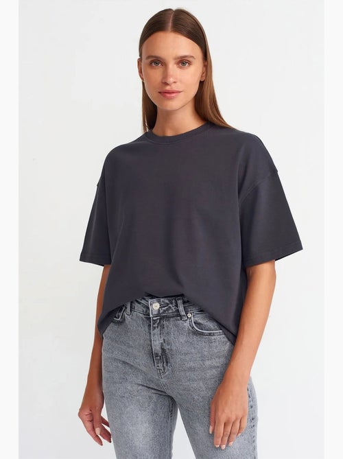 T-shirt oversize in cotone con girocollo dilvin - Kiabi T-shirt oversize in cotone con girocollo dilvin - Kiabi