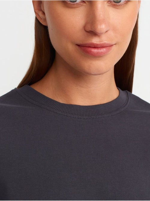T-shirt oversize in cotone con girocollo dilvin - Kiabi T-shirt oversize in cotone con girocollo dilvin - Kiabi