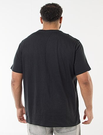 T-shirt 'Red Hot Chili Peppers' a maniche corte