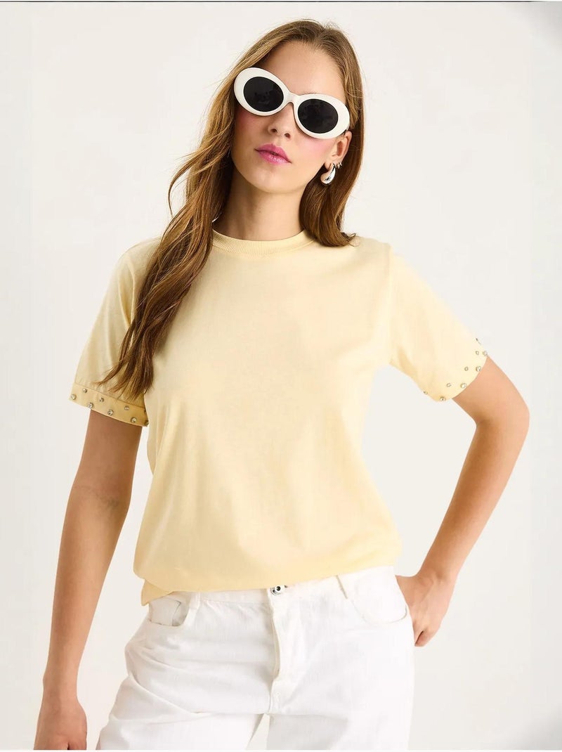 T-shirt ricamata con girocollo e maniche corte lucci Giallo limone - Kiabi