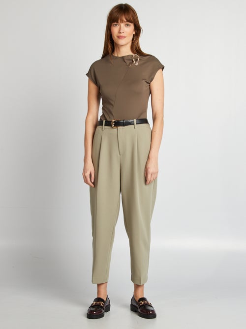 T-shirt satinata con fibbia metallica sul collo - Kiabi