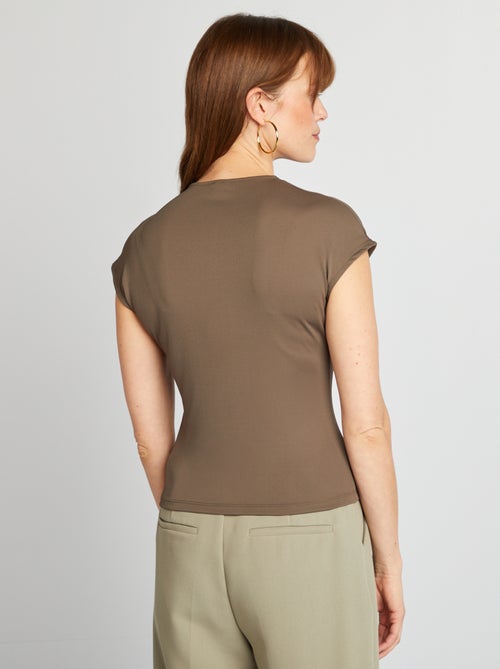 T-shirt satinata con fibbia metallica sul collo - Kiabi